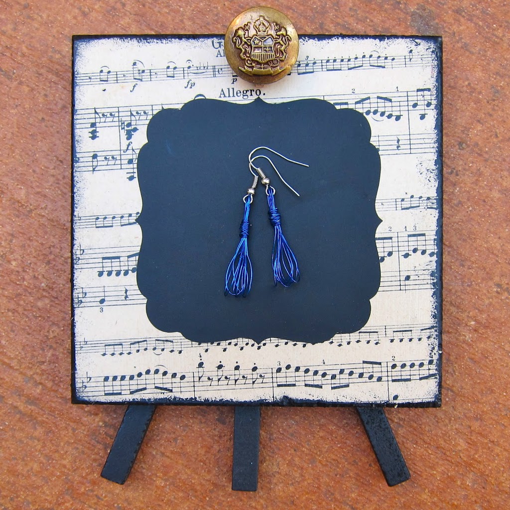 Learn how to make your own whisk earrings and pendant with jewelry wire.