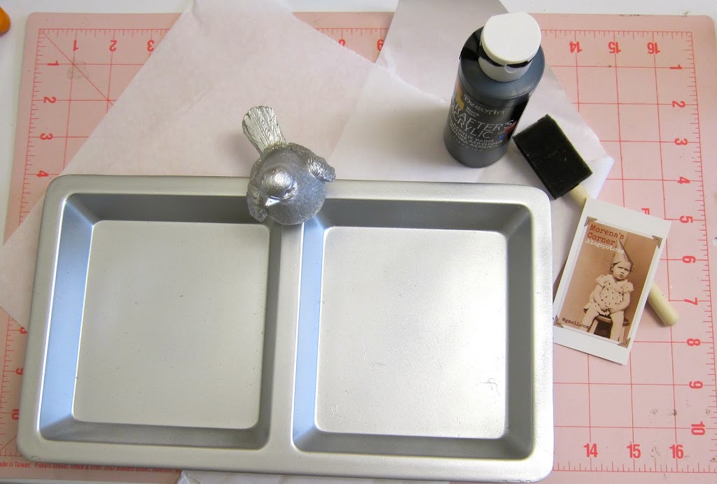 silver metallic spray paint on plastic