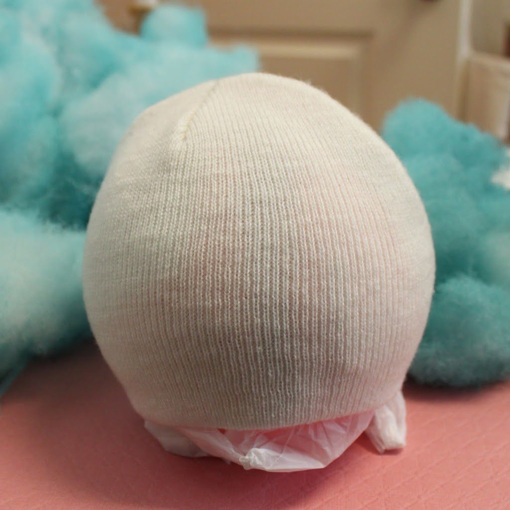 Make your own Thing 1 and Thing 2 wig! This hilarious wig is lightweight and very easy to make.