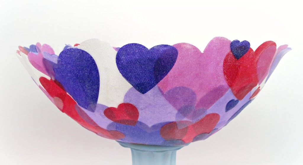 Yes, you can make a fabric bowl!  It's easier than you think.  Learn how to make this fabric heart bowl for Valentine's Day.