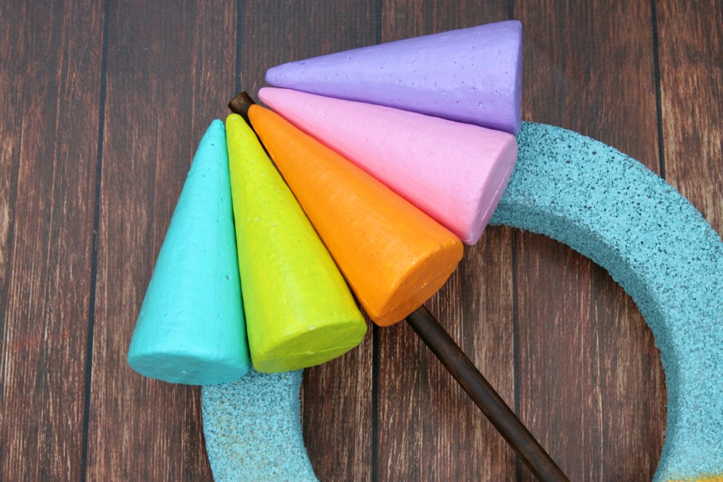 Make a beach themed wreath that is colorful and easy to make.