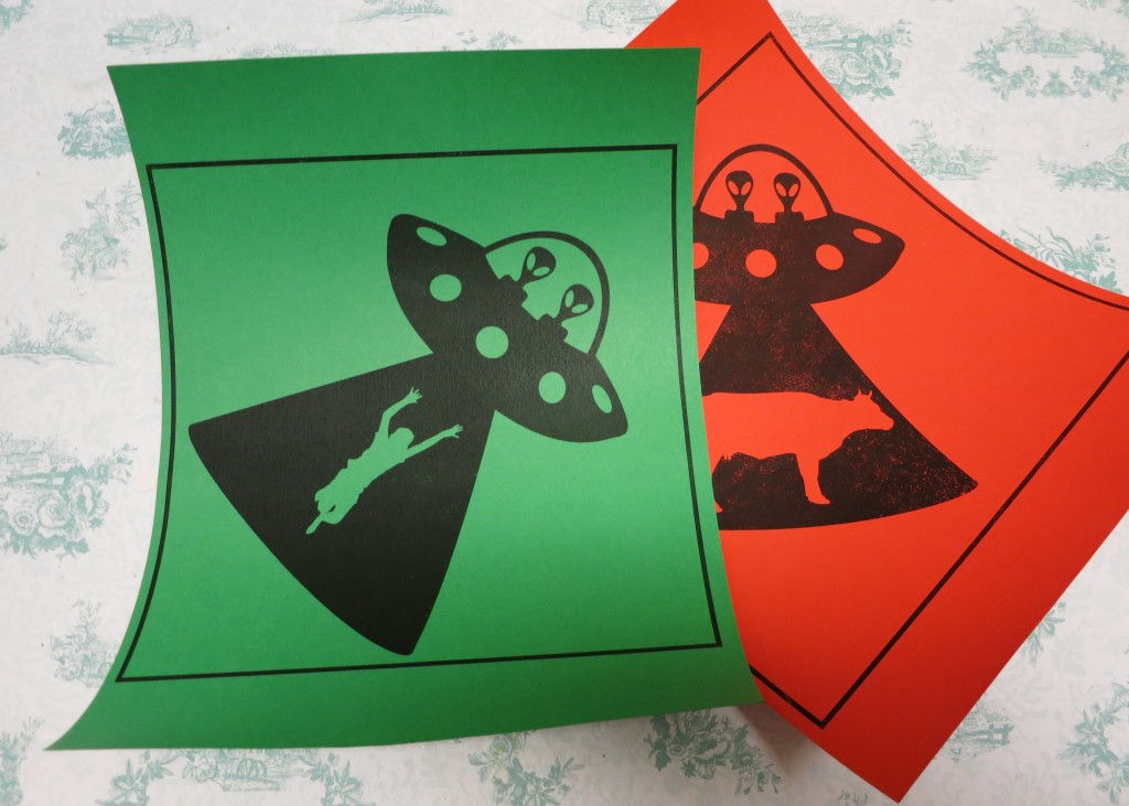 To "celebrate" March 20, Alien Abduction Day, make this fun sign to warn folks of impending alien danger! Free printables with tutorial.