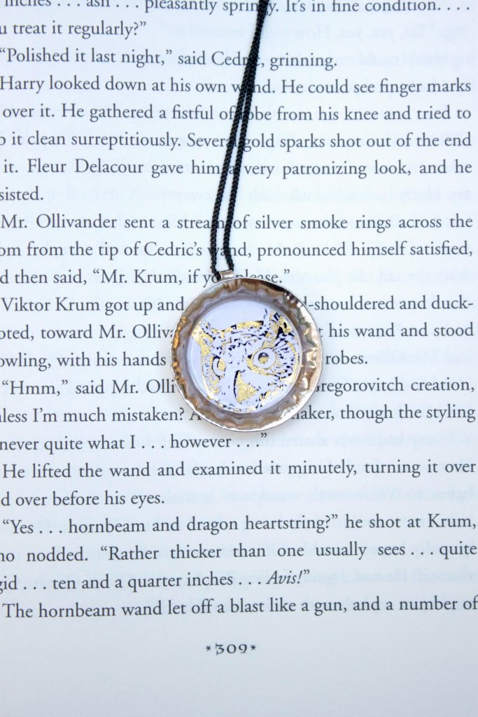 Use a free printable to make your own Harry Potter bottle cap pendants. Learn how you can foil and seal the images.