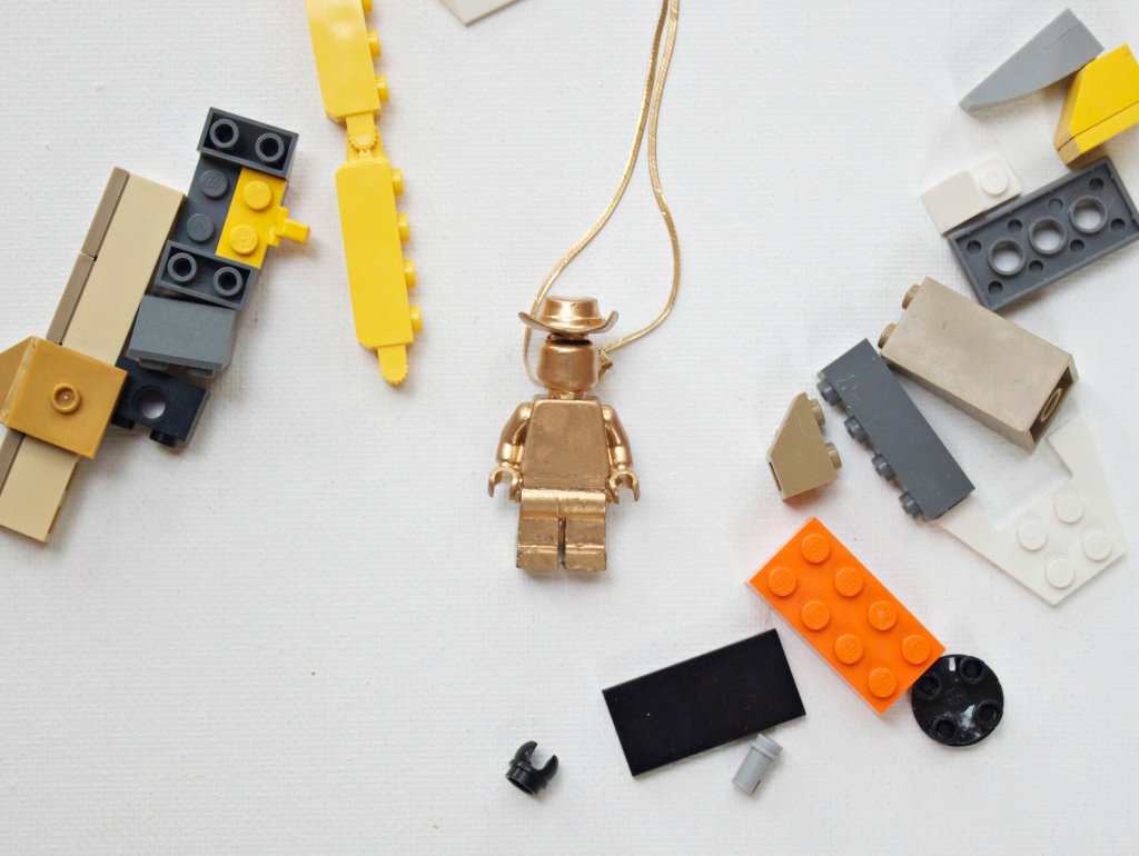 Make your own gold LEGO minifigure pendant to wear when you visit the Lego Americana Roadshow at North Star Mall in Texas.