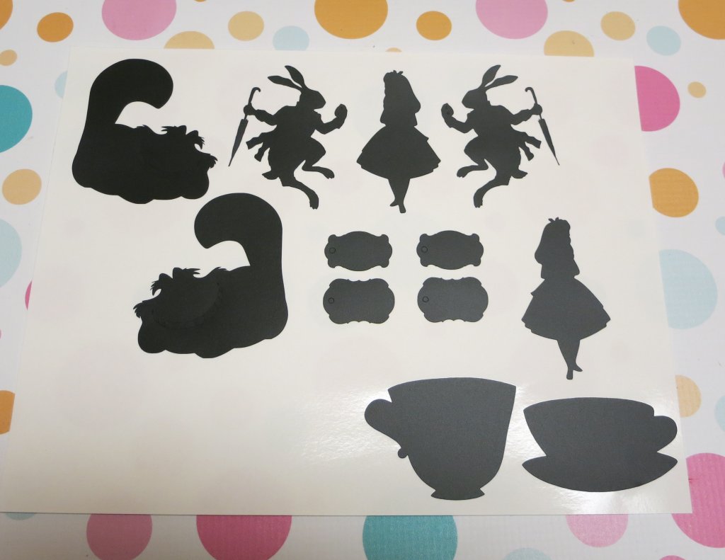 Create a Wonderland themed party quickly and easily by using items found at home and chalkboard labels