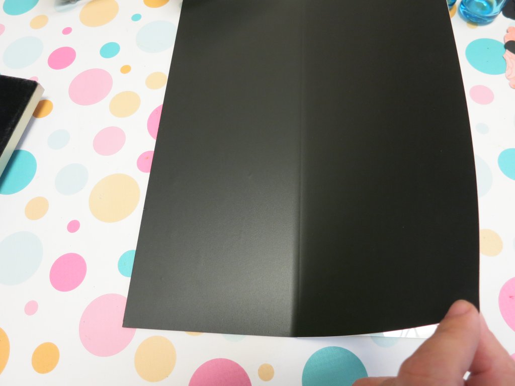Create a Wonderland themed party quickly and easily by using items found at home and chalkboard labels