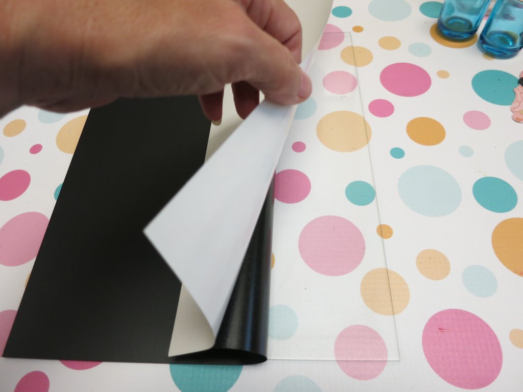 Create a Wonderland themed party quickly and easily by using items found at home and chalkboard labels