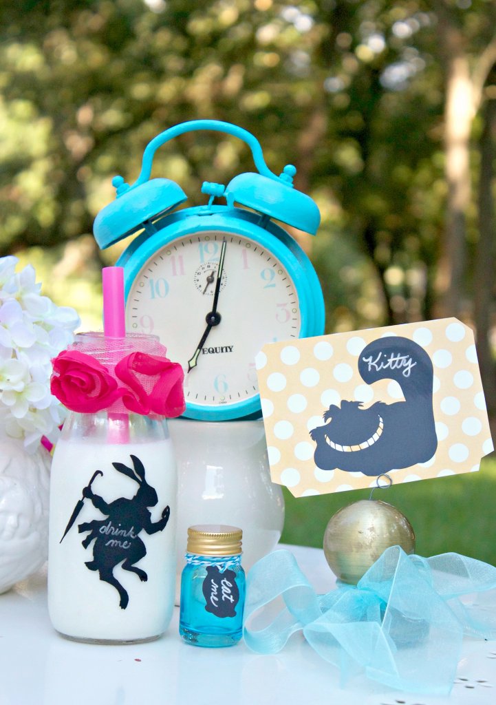 Create a Wonderland themed party quickly and easily by using items found at home and chalkboard labels