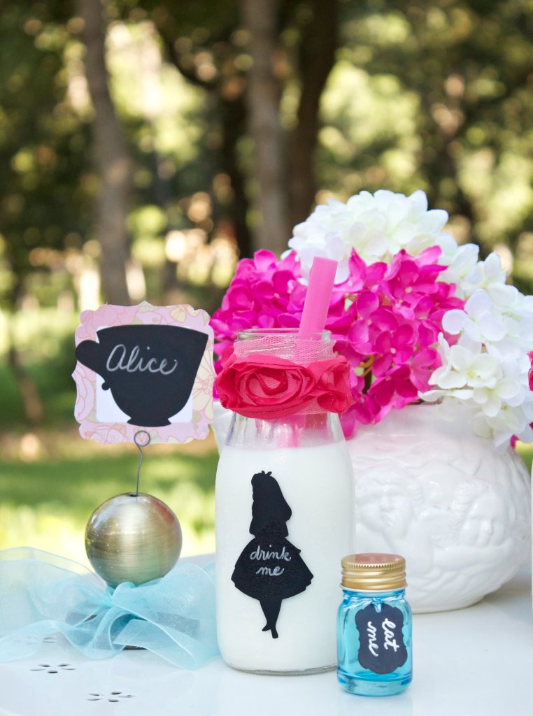 Create a Wonderland themed party quickly and easily by using items found at home and chalkboard labels