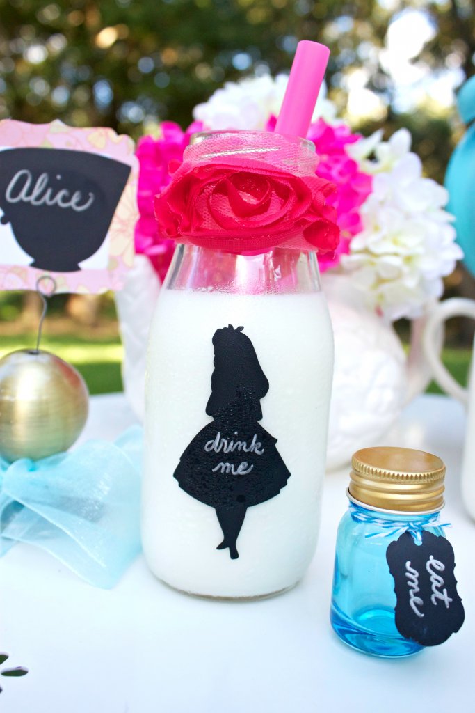 Create a Wonderland themed party quickly and easily by using items found at home and chalkboard labels