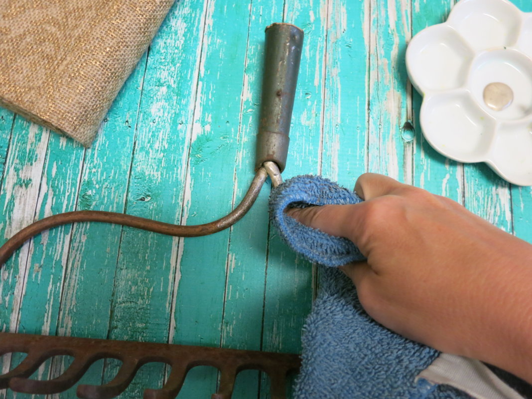 add metal accents to a rake wine glass holder
