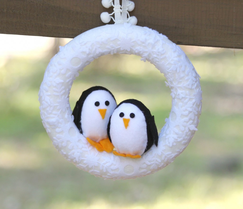 diy penguin wreath