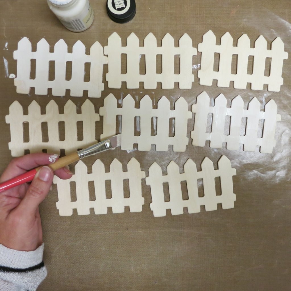 picket fence for spring wreath