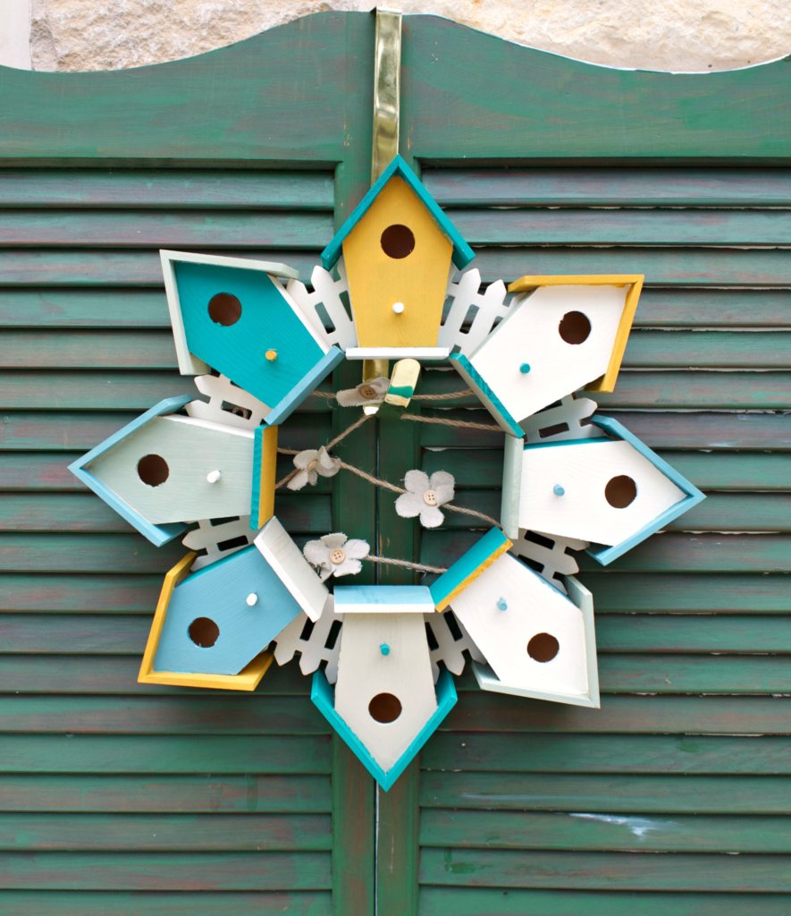 spring wreath made with birdhouses