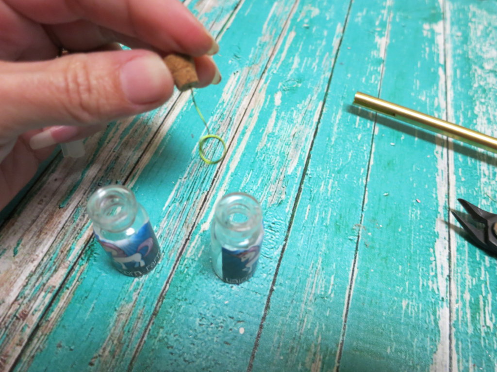 make a wire bubble blower