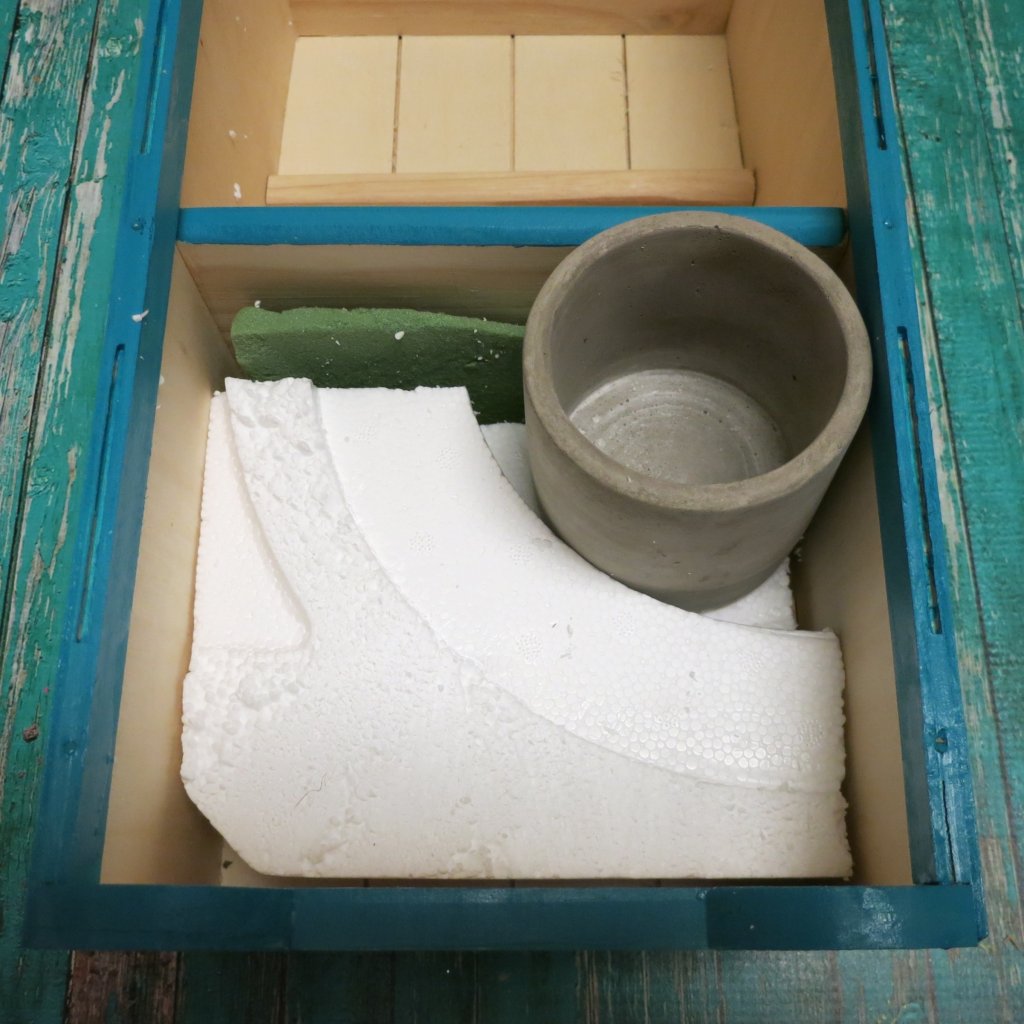 Boat Planter DIY:  Nautical Decor Tutorial