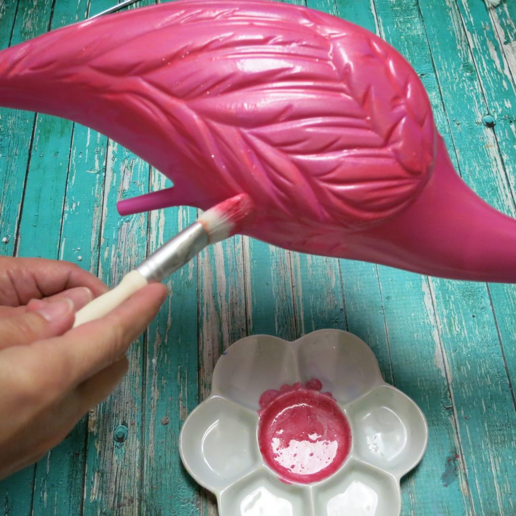 Let me show you how simple it is to turn plastic pink flamingoes into faux metallic flamingo planters for your home.