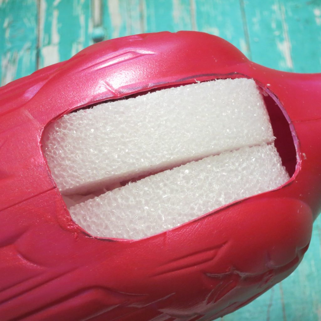 Let me show you how simple it is to turn plastic pink flamingoes into faux metallic flamingo planters for your home.