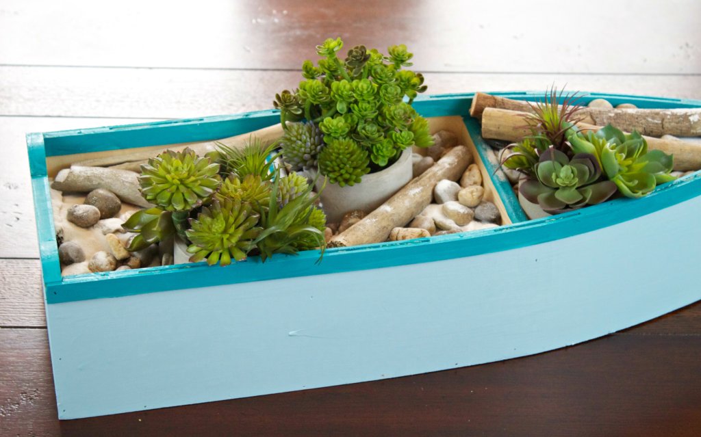 Boat Planter DIY:  Nautical Decor Tutorial