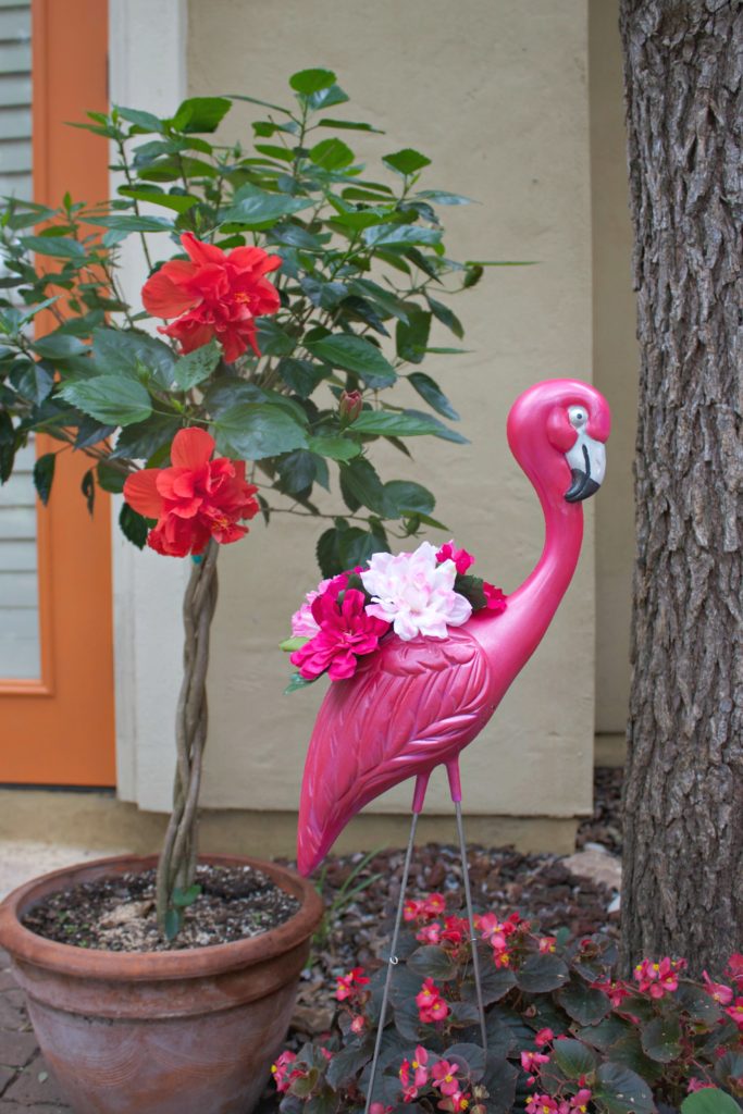 Let me show you how simple it is to turn plastic pink flamingoes into faux metallic flamingo planters for your home.
