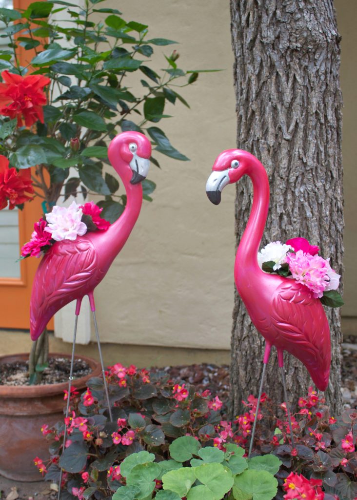 Let me show you how simple it is to turn plastic pink flamingoes into faux metallic flamingo planters for your home.