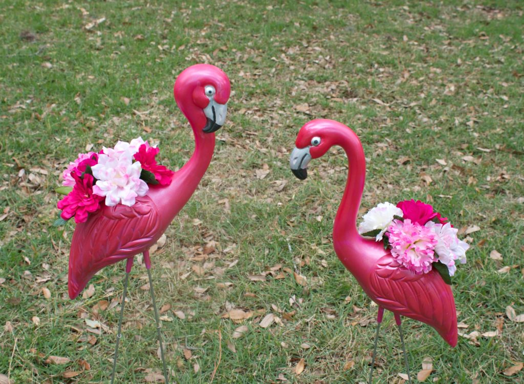 Let me show you how simple it is to turn plastic pink flamingoes into faux metallic flamingo planters for your home.