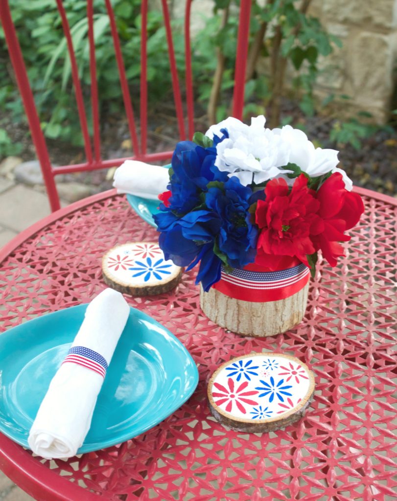 The flowers remind me of bursting fireworks! It's pretty & patriotic at the same time. Have fun crafting this floral Fourth of July table decor!