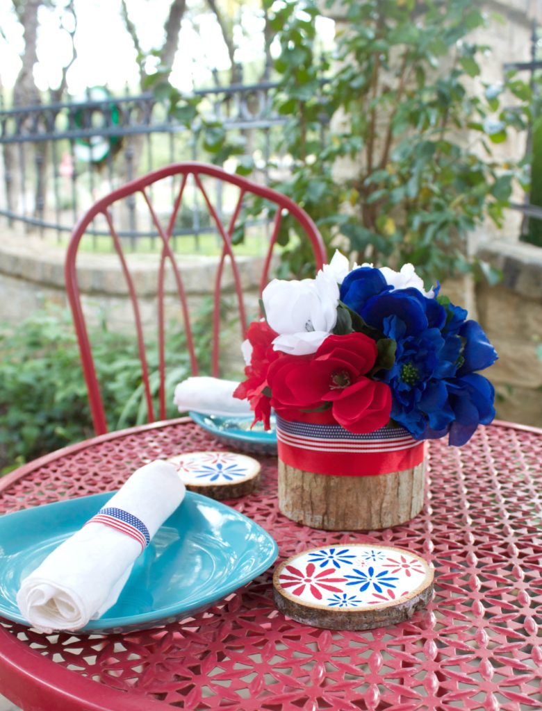 The flowers remind me of bursting fireworks! It's pretty & patriotic at the same time. Have fun crafting this floral Fourth of July table decor!