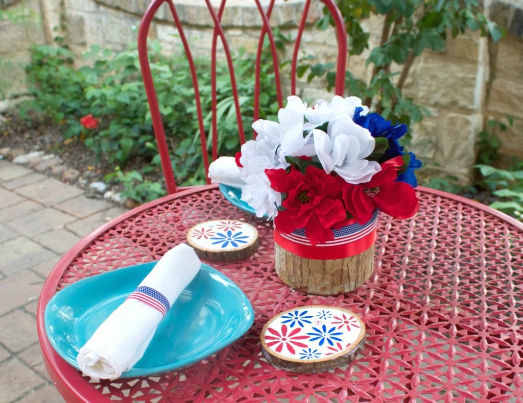 The flowers remind me of bursting fireworks!  It's pretty & patriotic at the same time.  Have fun crafting this floral Fourth of July table decor!