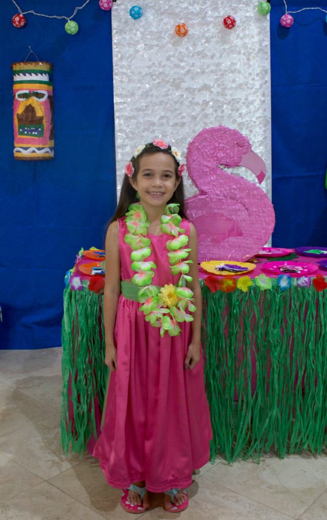 Throw a Hawaiian party with these "Lilo and Stitch" Themed birthday party ideas. 