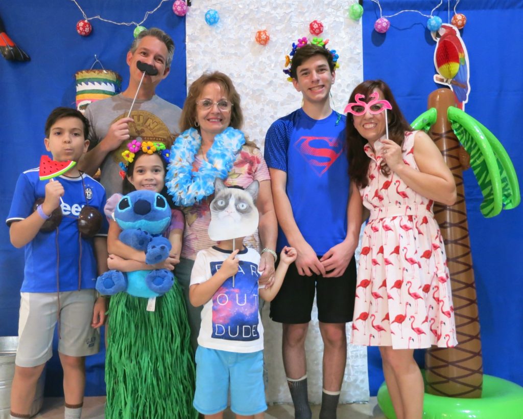 Throw a Hawaiian party with these "Lilo and Stitch" Themed birthday party ideas.  This is a sponsored post with Oriental Trading Company.