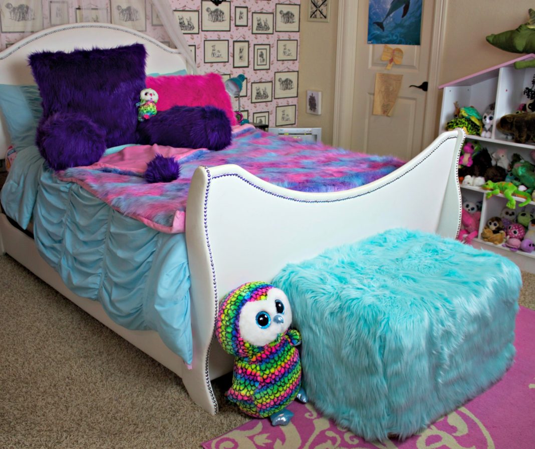 Ottoman Slipcover DIY: Tween/Teen or Dorm Decor