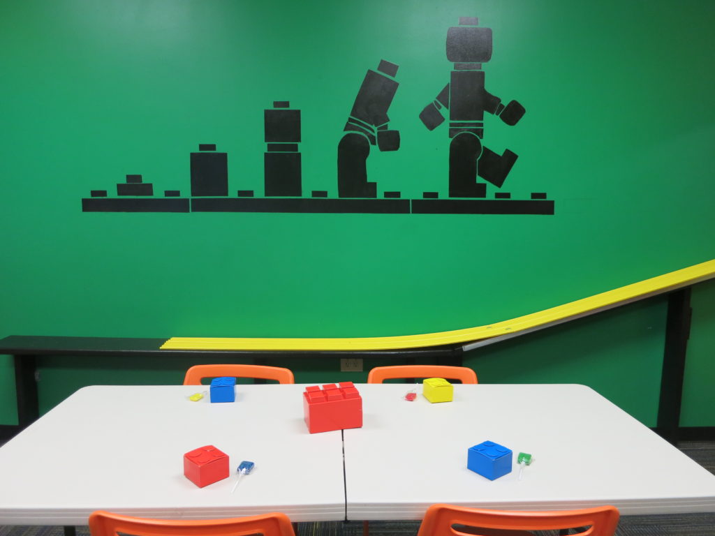 Throw a fun Lego birthday party with these easy party ideas!