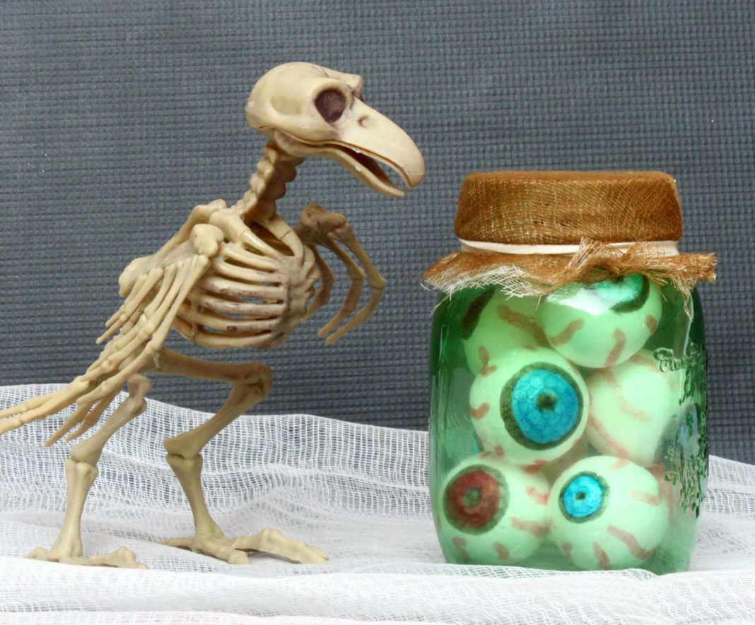 fake eyeball DIY craft