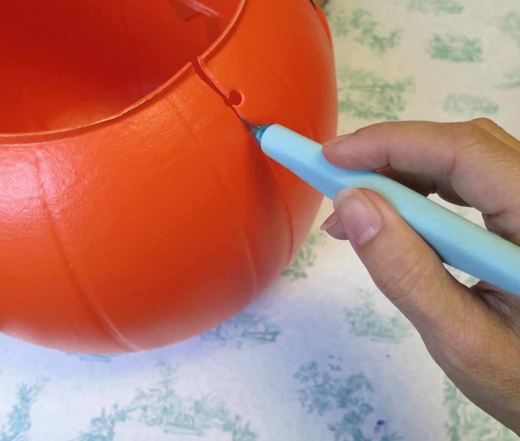 cut pumpkin bucket with razor