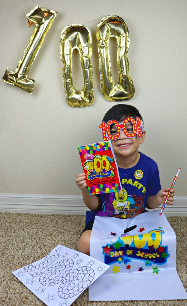 Celebrate 100 days of school with these DIY balloons and fun goodie bags. Preschool and early elementary school classroom activity and decor ideas.