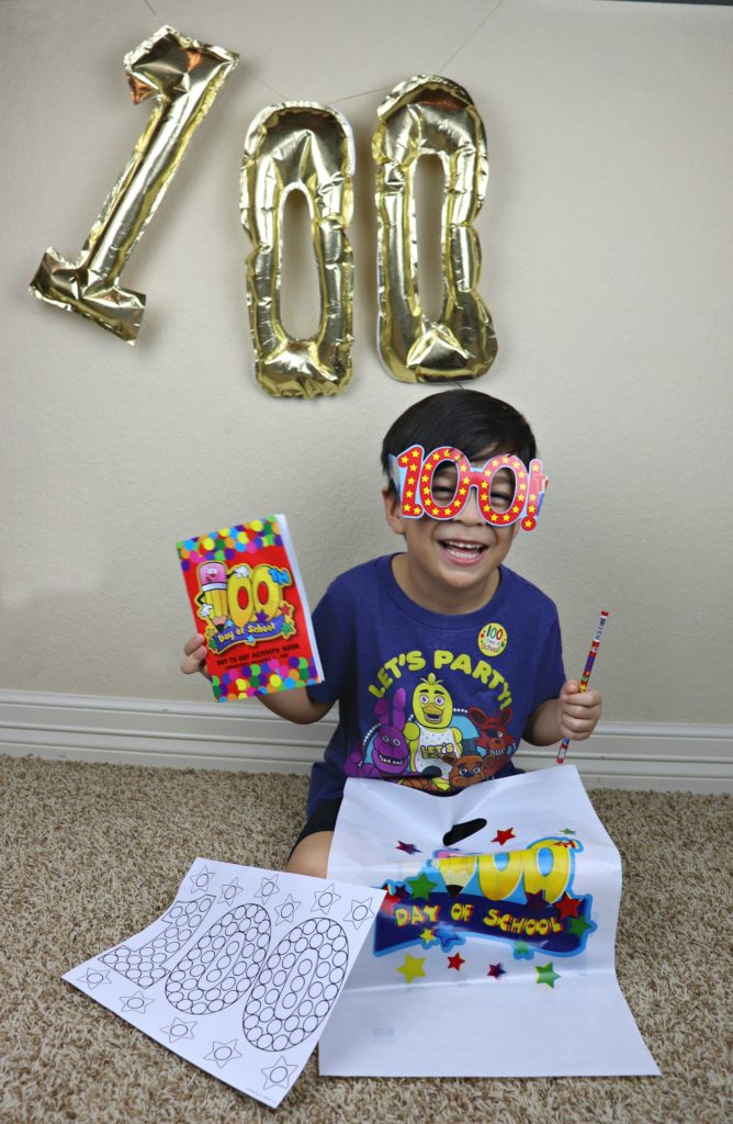 Celebrate 100 days of school with these DIY balloons and fun goodie bags. Preschool and early elementary school classroom activity and decor ideas.