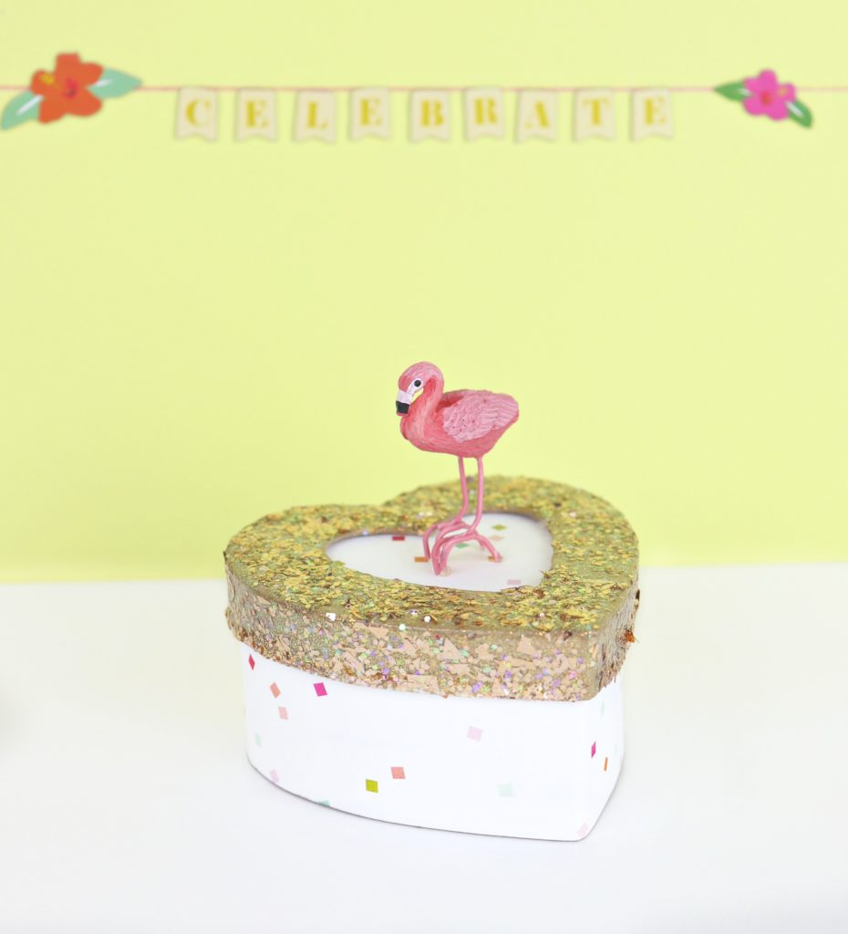 Flamingo party favor boxes are perfect for summer gatherings!  