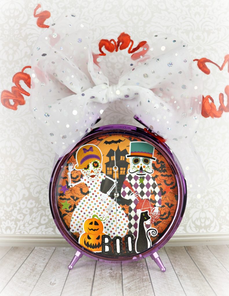 Make a spooky Halloween clock to decorate with this fall! As you probably can guess, Halloween is my favorite holiday season to craft for.