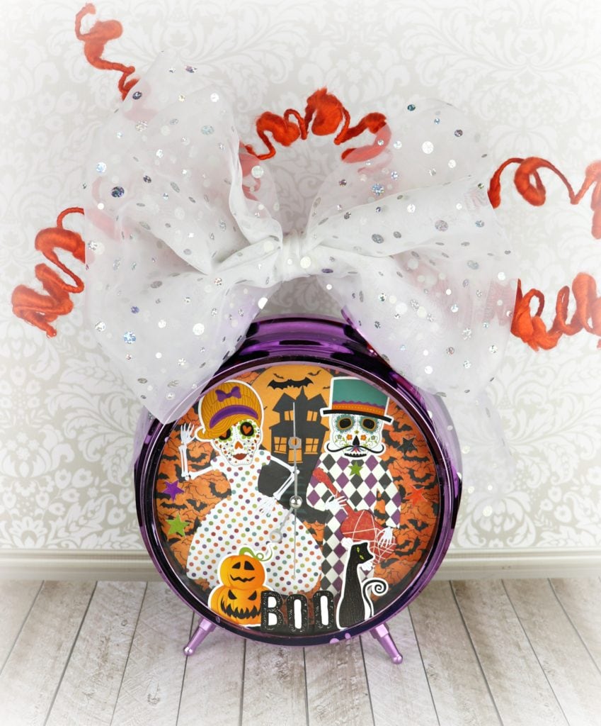 Make a spooky Halloween clock to decorate with this fall! As you probably can guess, Halloween is my favorite holiday season to craft for.