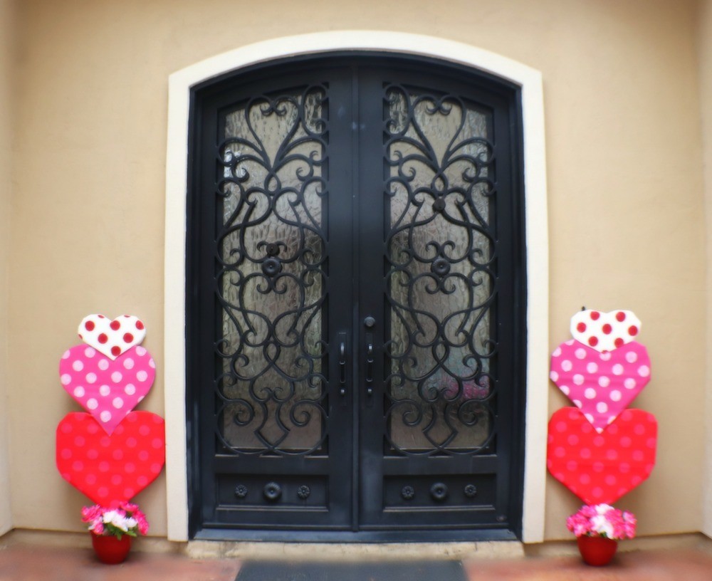 Valentine Porch Makeover to Brighten Up for the Holidays