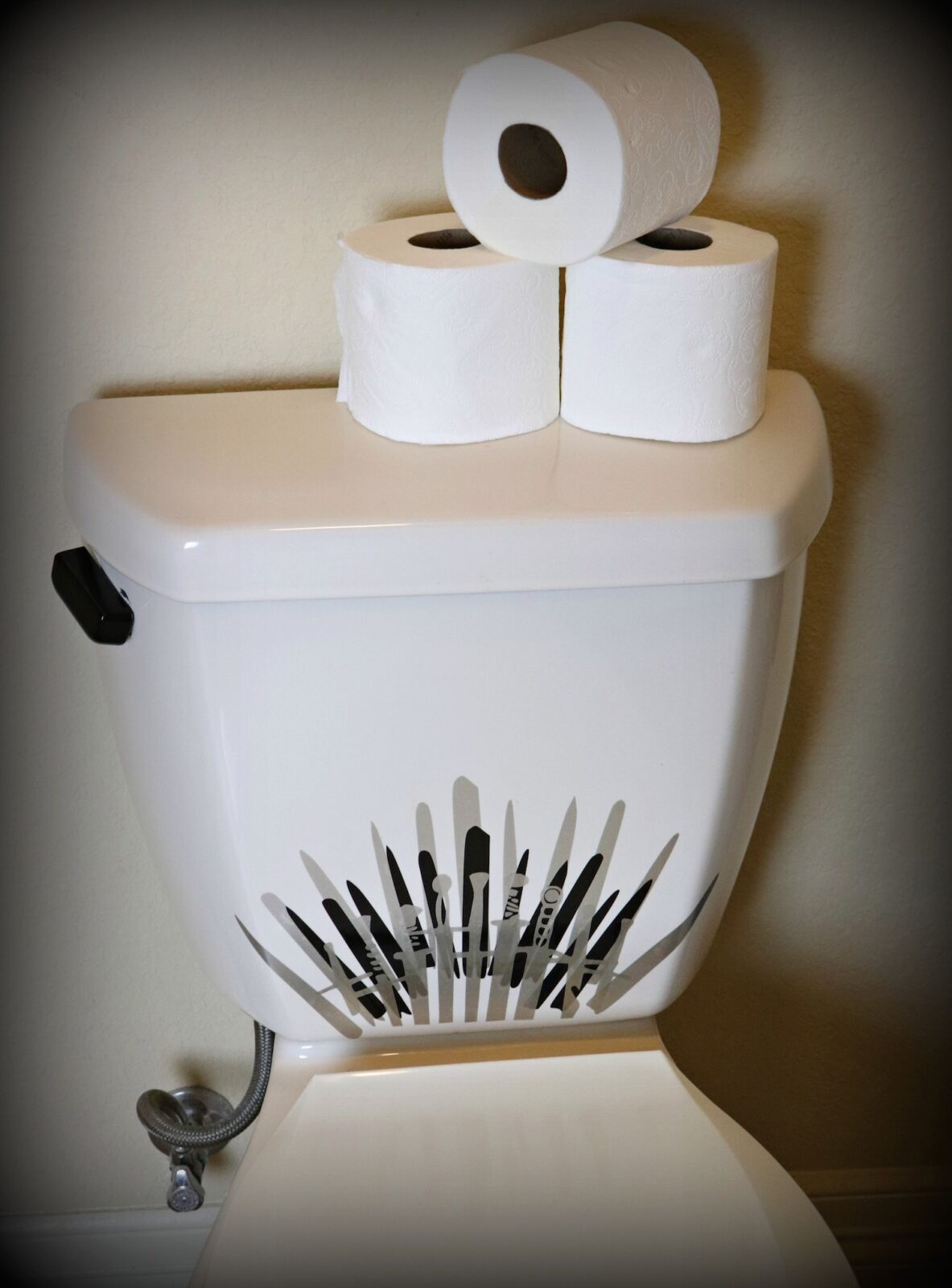 This Iron Throne vinyl decal is perfect for updating the "throne" in your bathroom. 