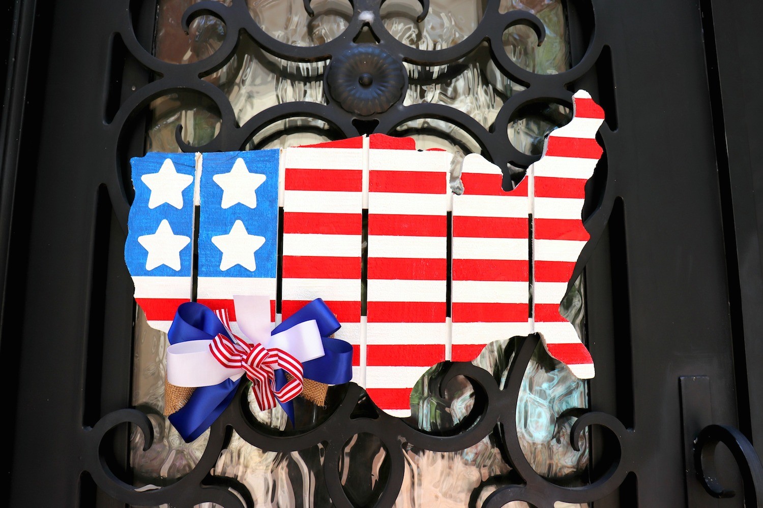 Patriotic Door Decor: Painted USA Pallet Map
