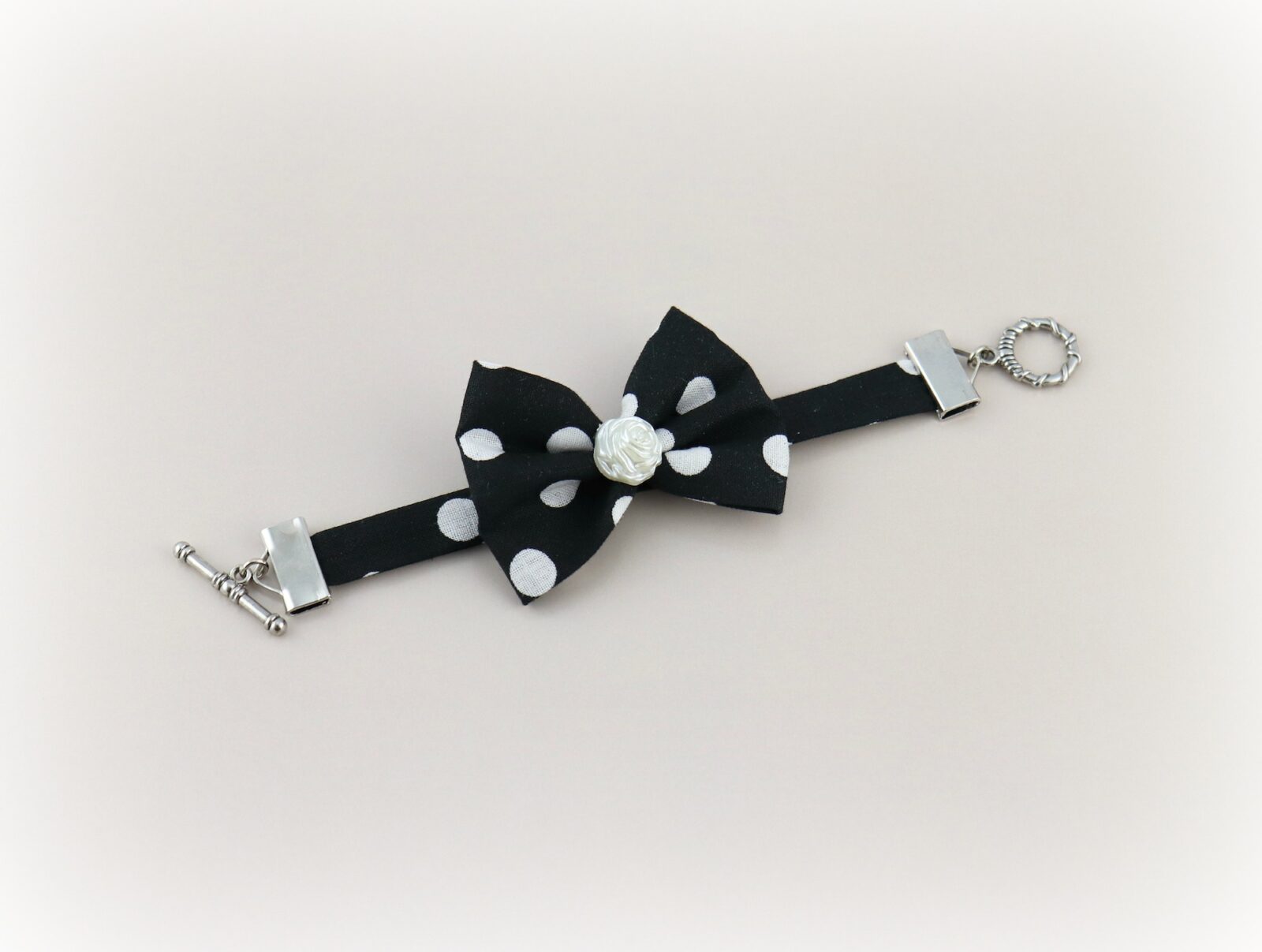 Bow Bracelet Tutorial: Fabric Scrap Project