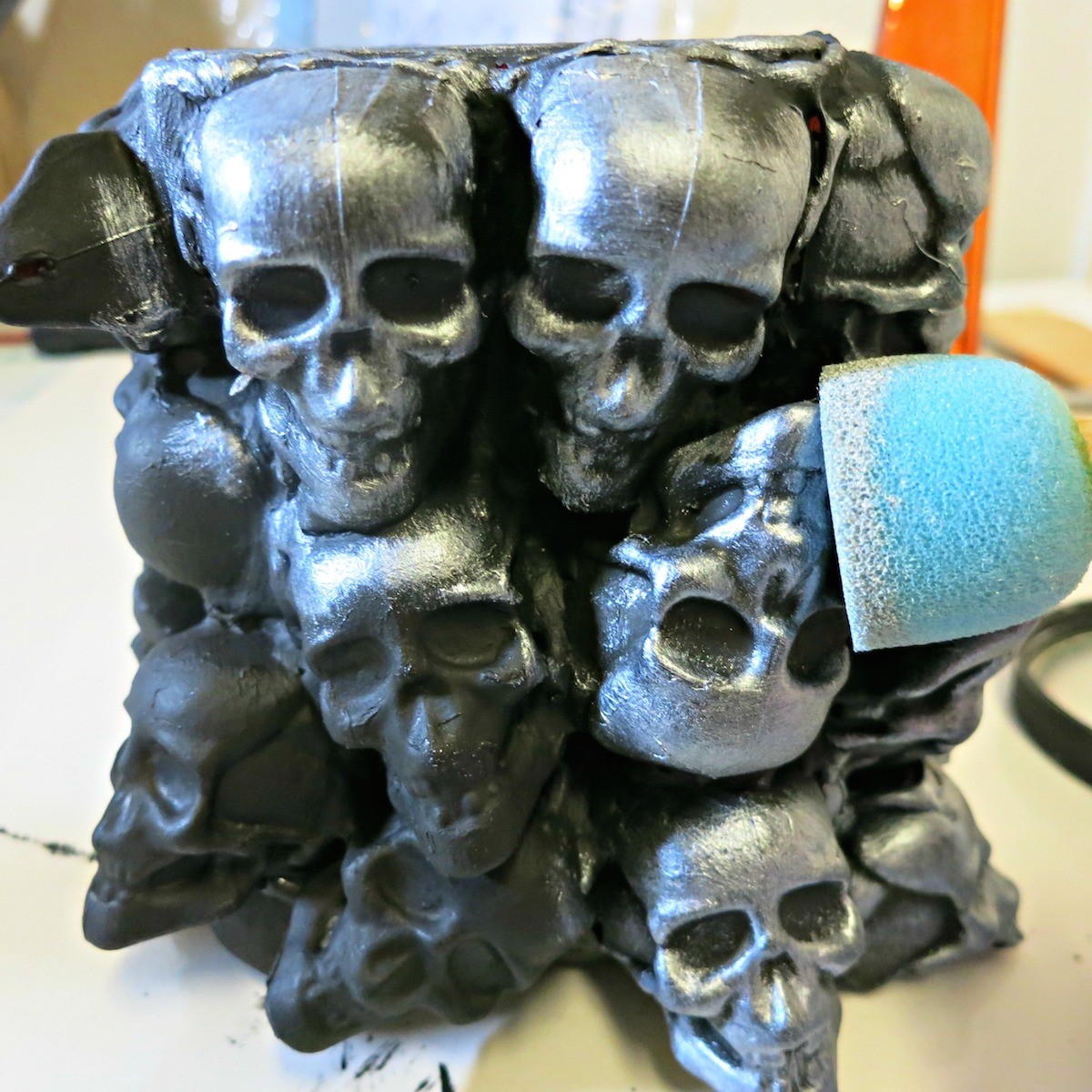 faux metal skull vase diy
