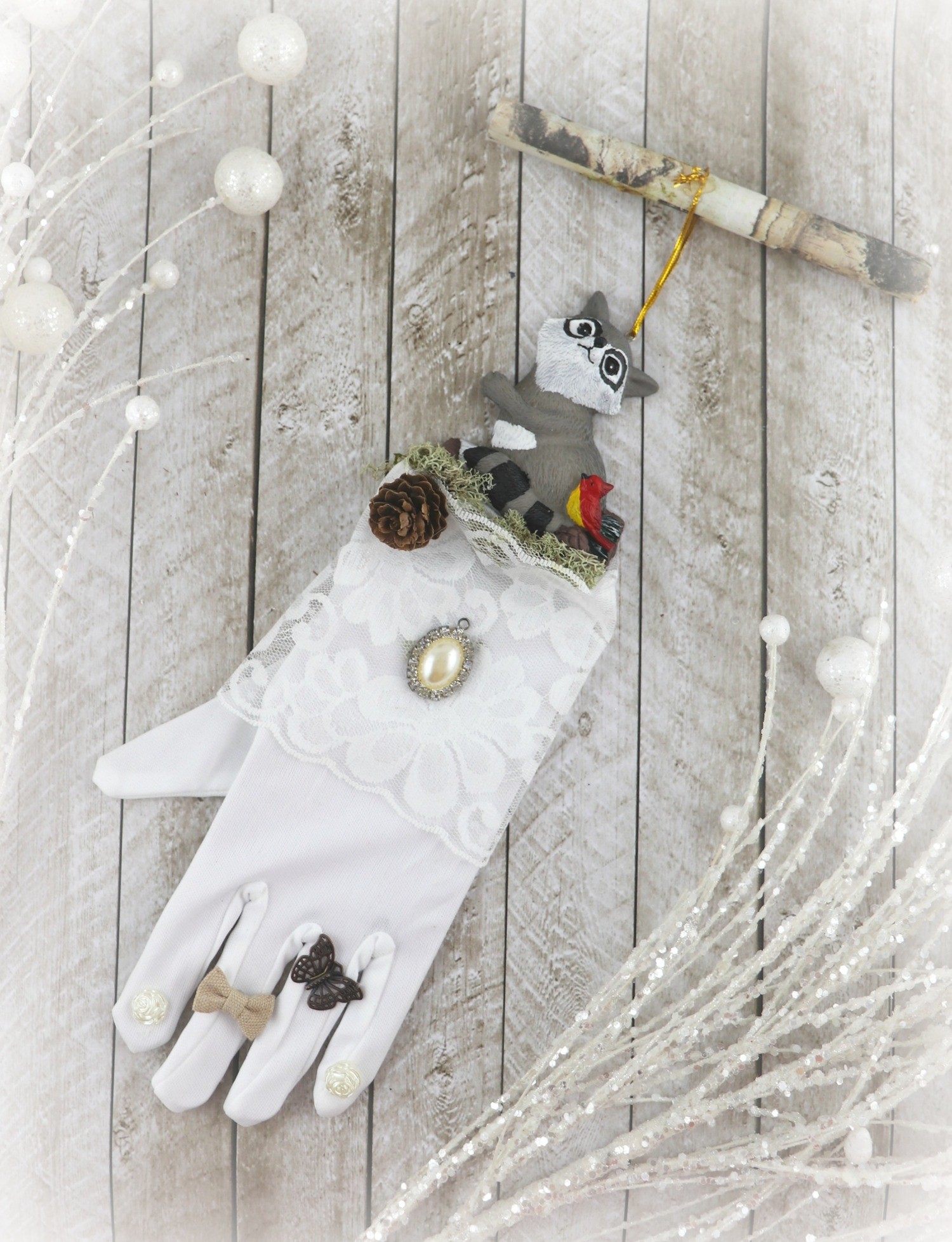 Glove Hanging Decor DIY: 12 Days of Crafts