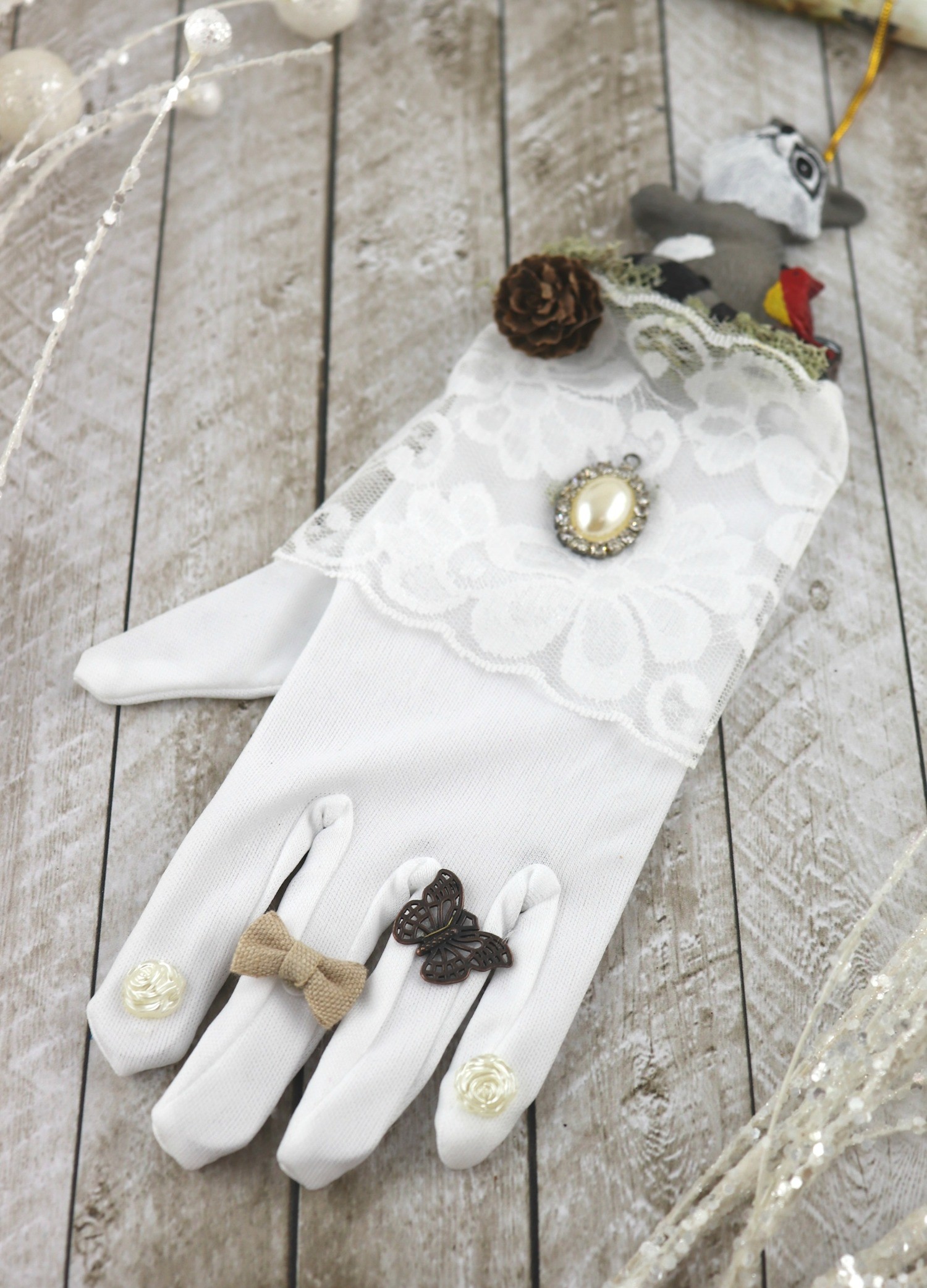 glove hanging decor DIY