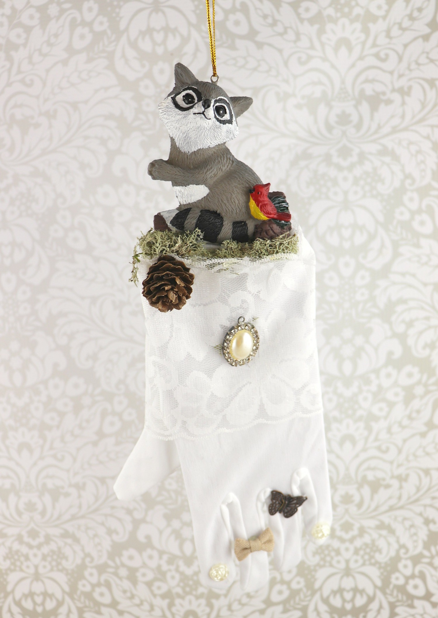 glove hanging decor DIY