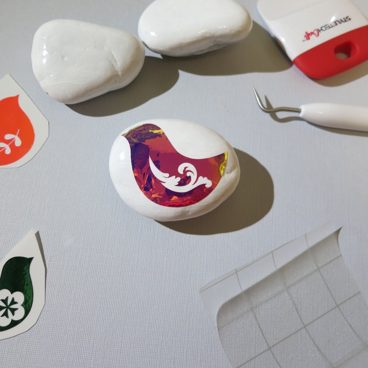 how to put vinyl on rocks