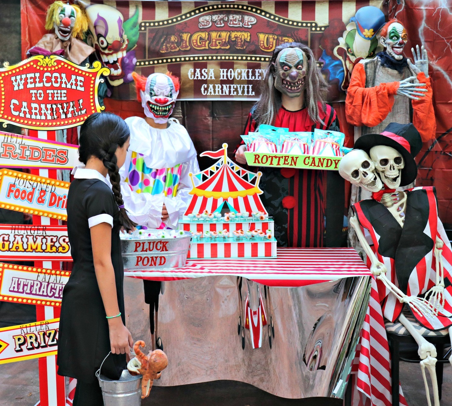 creepy clowns Carnevil Halloween decor